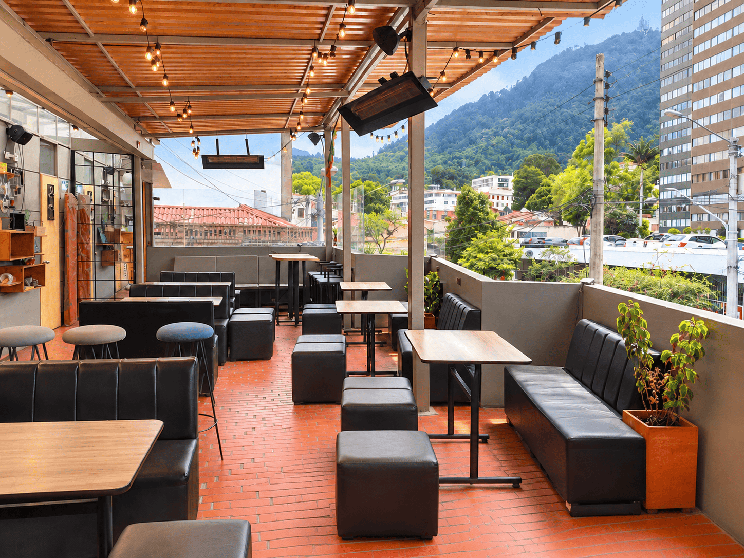 Gastrobar rooftop Terraza Las Aguas en La Candelaria, Bogotá